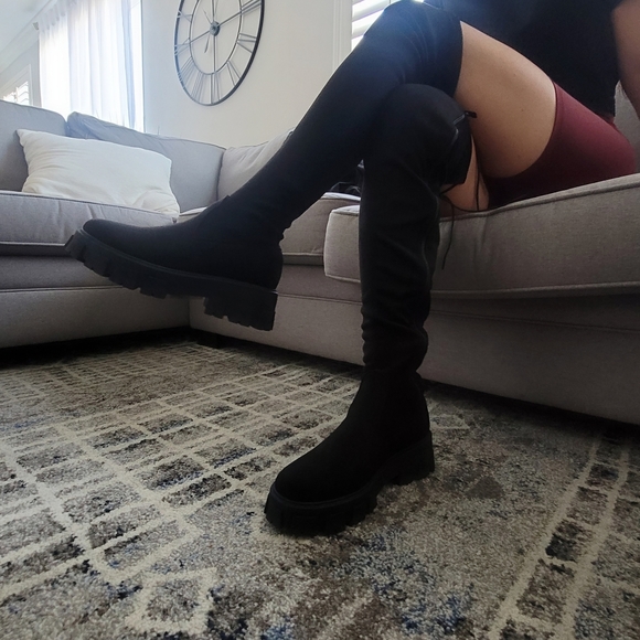 JUST IN Faux Suede Black boots - Picture 3 of 5